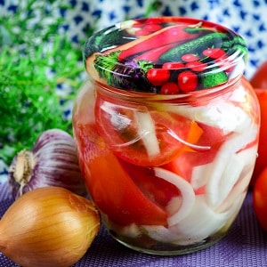 Hoe heerlijke ingemaakte tomaten voor de winter te koken: een selectie van de beste recepten van ervaren huisvrouwen