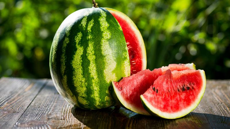 How to choose a ripe and sweet watermelon: what to look for when buying and choosing a fruit in the garden