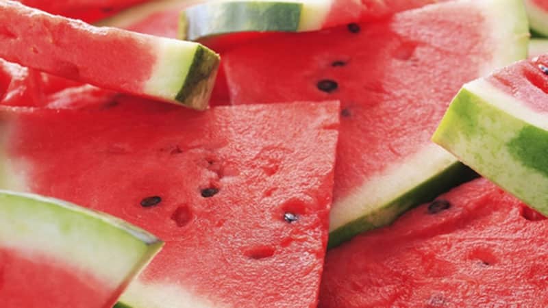 Is it possible to eat watermelon on an empty stomach and in what cases problems may arise