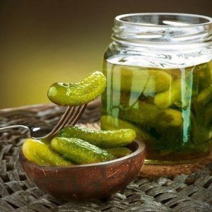 5 ricette semplici e deliziose per preparare i cetrioli sott'olio