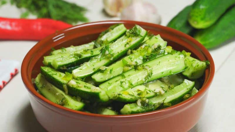 6 most delicious recipes for pickled cucumbers in a pan