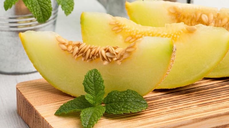 How much melon can you eat per day: consumption rates, beneficial properties and calorie content