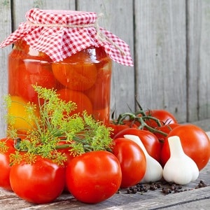 10 resipi tomato luar biasa untuk musim sejuk: cara memasak tomato lazat dan gulungkannya dengan betul