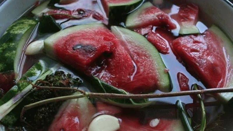 Einfache und schnelle Rezepte für eingelegte Wassermelonen