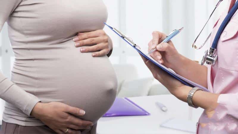 Les femmes enceintes peuvent-elles manger de l'aneth : méfaits et avantages pour la future mère et l'enfant