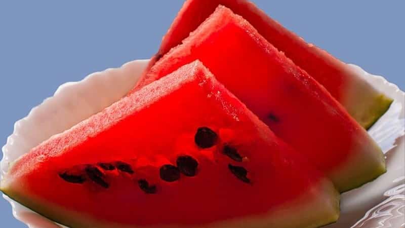 What is the calorie content of watermelon, and how is it beneficial for the human body?