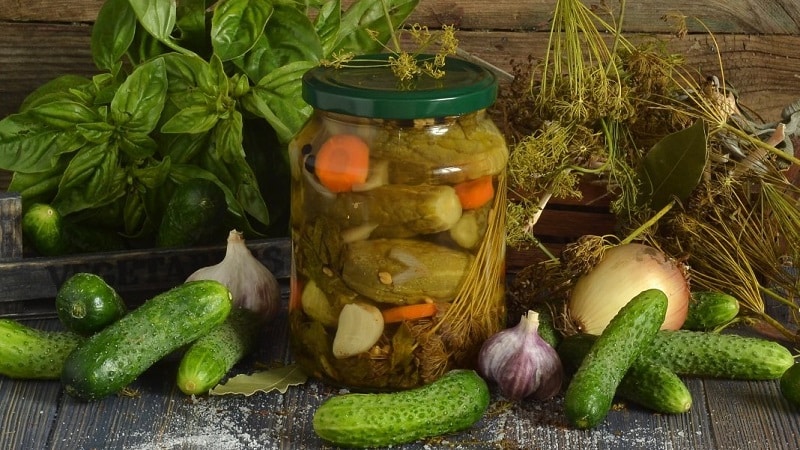 Posible bang mag-pickle ng mga pipino na may apple cider vinegar para sa taglamig at kung paano ito gagawin nang tama