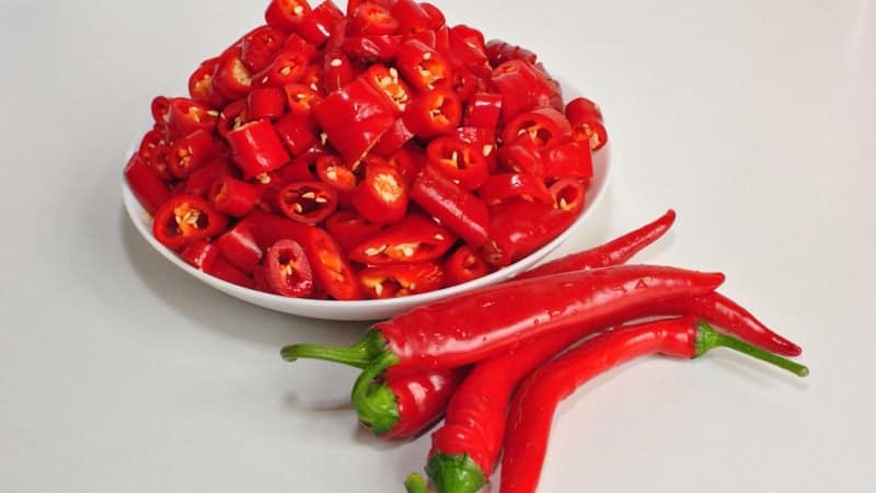 Is it possible to freeze hot peppers for the winter: how to preserve the hot vegetable correctly