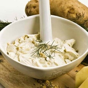 Mga recipe para sa paggawa ng mga homemade potato face mask laban sa mga wrinkles