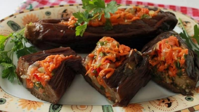 Les recettes les plus délicieuses pour mariner les aubergines pour l'hiver dans des bocaux de ménagères expérimentées