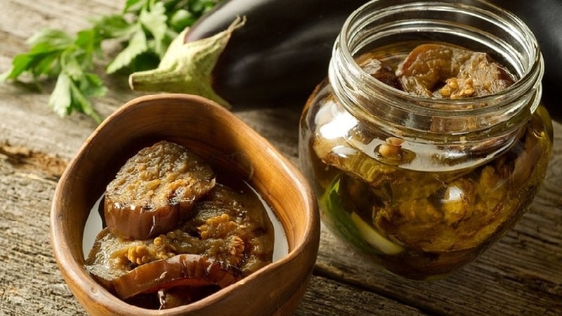 Le ricette più deliziose per marinare le melanzane per l'inverno in barattoli di casalinghe esperte