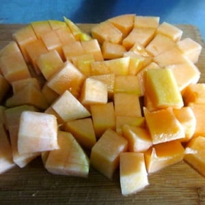 How long can cut melon last in the refrigerator and how to keep it fresh longer