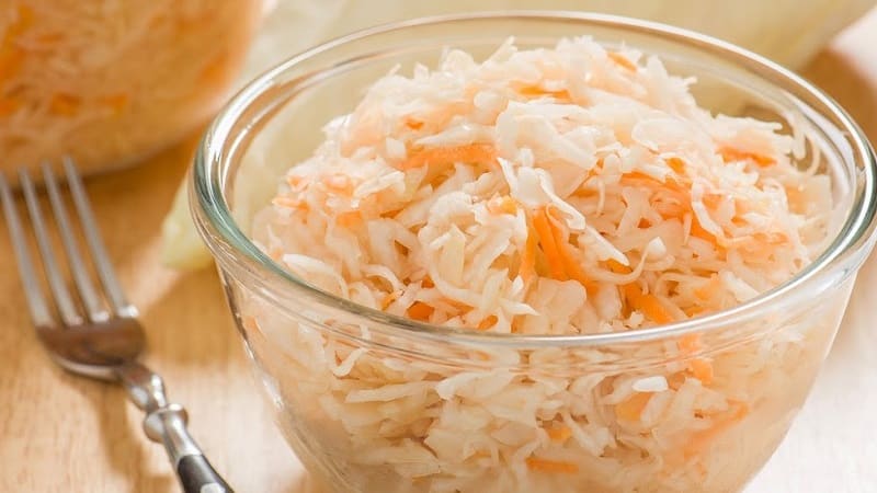 So bereiten Sie leckeres Sauerkraut für den Winter zu