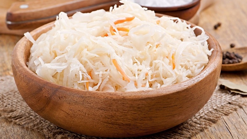 Bagaimana untuk menyediakan sauerkraut yang lazat untuk musim sejuk