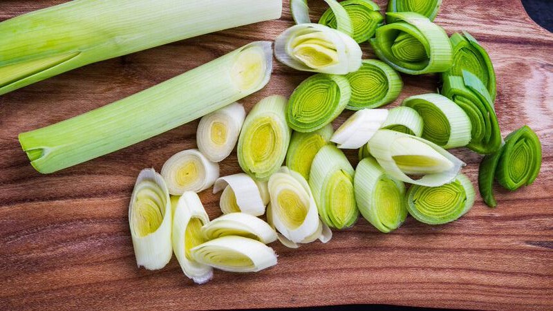 Mga benepisyo at pinsala sa kalusugan ng leeks: kung ano ang mabuti para sa kanila at kung paano gamitin ang mga ito nang tama