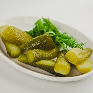 Crispy cucumbers for the winter without sterilization: pickling methods