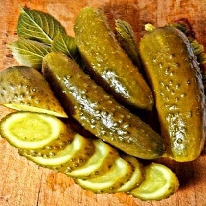 Crispy cucumbers for the winter without sterilization: pickling methods