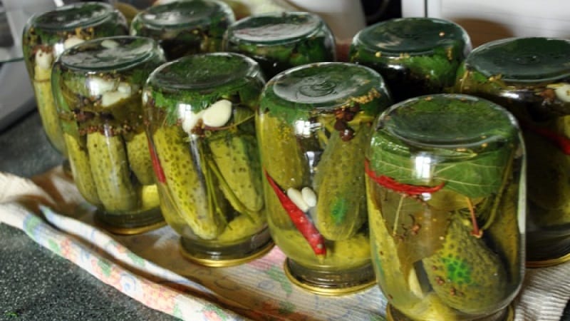 Crispy cucumbers for the winter without sterilization: pickling methods