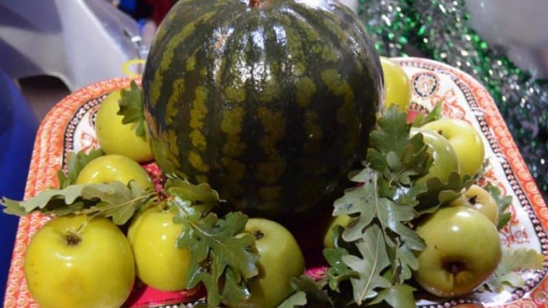 How to ferment watermelons in a barrel: time-tested recipes