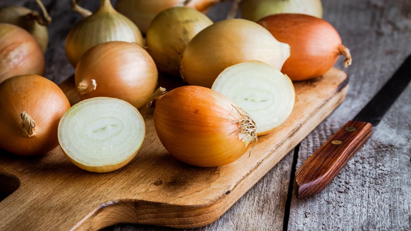 Adakah mungkin untuk makan bawang dengan gastrik dengan keasidan tinggi atau rendah?