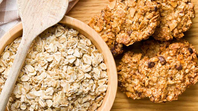 Quali sono i vantaggi della farina d'avena: benefici e danni al corpo