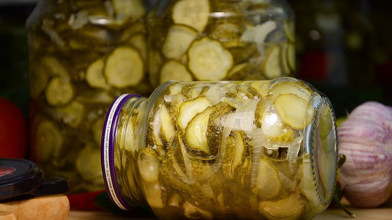 Una selección de las mejores recetas de pepinos encurtidos para el invierno en casa.