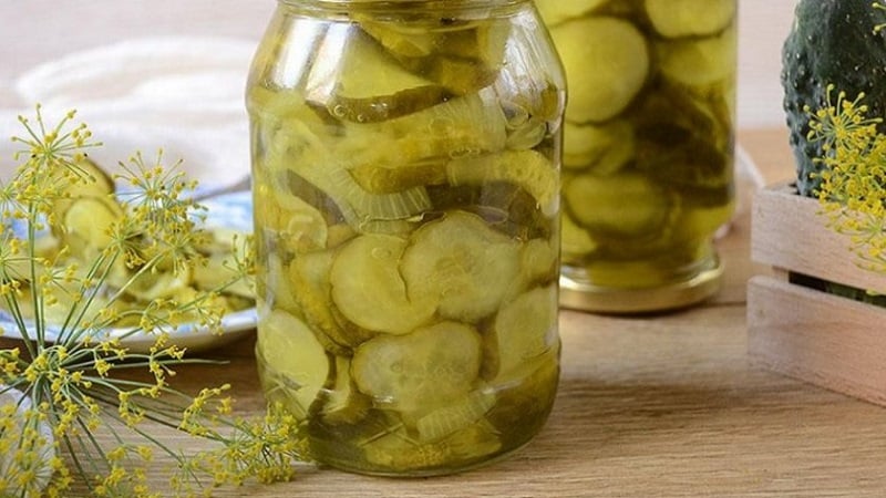 Ricette per deliziosi cetrioli a fette marinati in barattoli per l'inverno