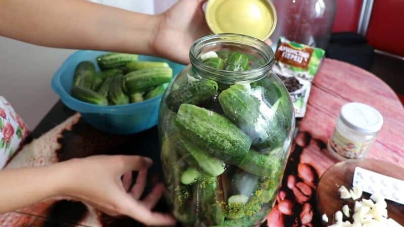 Les receptes més delicioses de cogombres dolços per a l'hivern per pot de litre