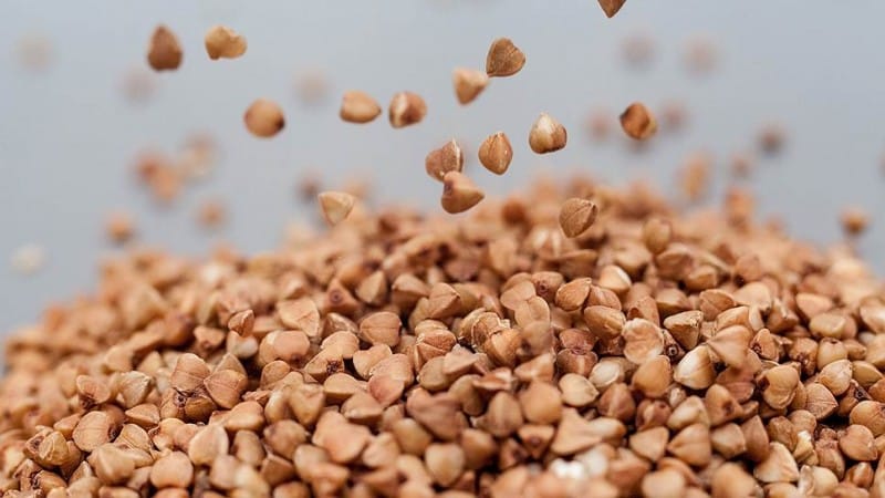 What is the danger of low hemoglobin and how does buckwheat increase it?