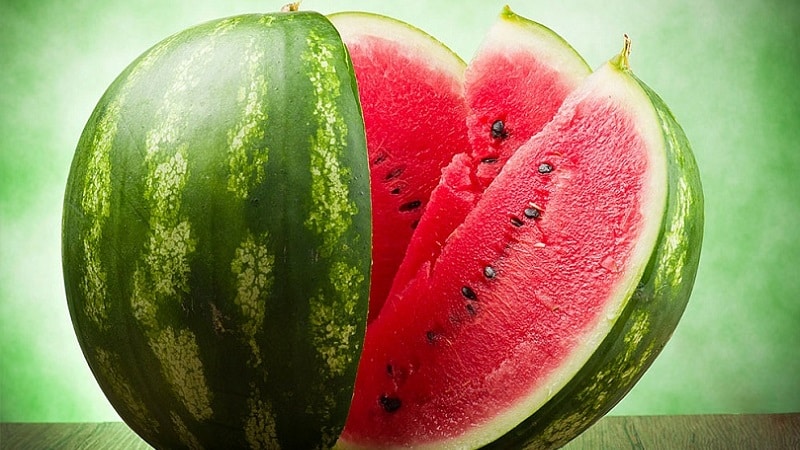 É possível comer melancia madura e o que cozinhar com ela?