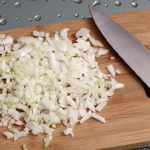 Was tun mit geschälten Zwiebeln: So bleiben sie länger haltbar