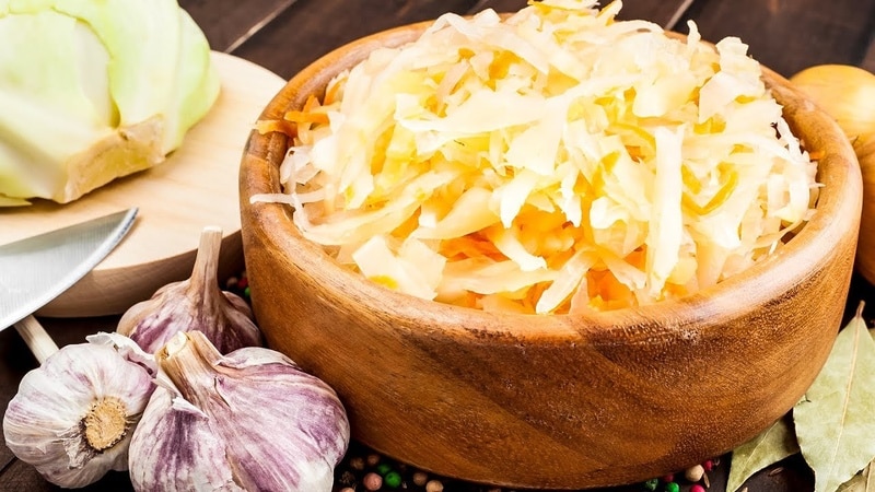 Cara memasak sauerkraut dengan lobak pedas dan lobak merah sedap dan ringkas