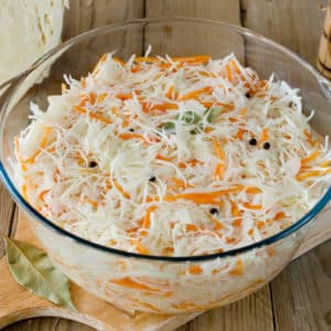 Cara memasak sauerkraut dengan cepat dan enak dengan biji jintan