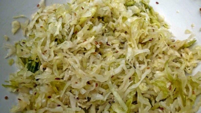 So kochen Sie Sauerkraut mit Kümmel schnell und lecker