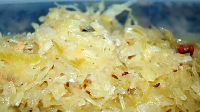 Cara memasak sauerkraut dengan cepat dan enak dengan biji jintan