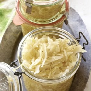 Pilihan resipi terbaik untuk sauerkraut dengan dill dan bijinya