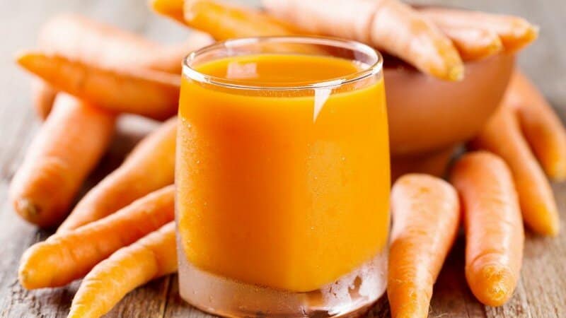 I benefici e i danni del succo di carota: preparalo e bevilo correttamente con il massimo effetto terapeutico