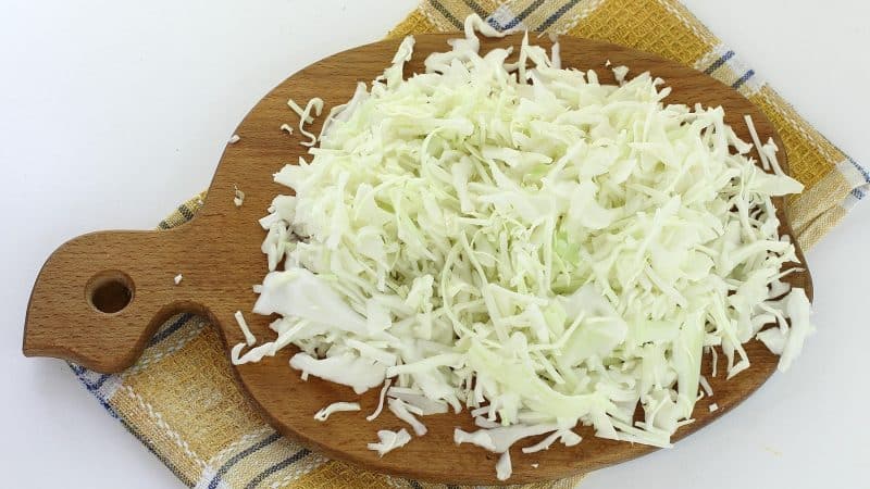 Eine Auswahl der besten Rezepte für Sauerkraut mit Dill und seinen Samen