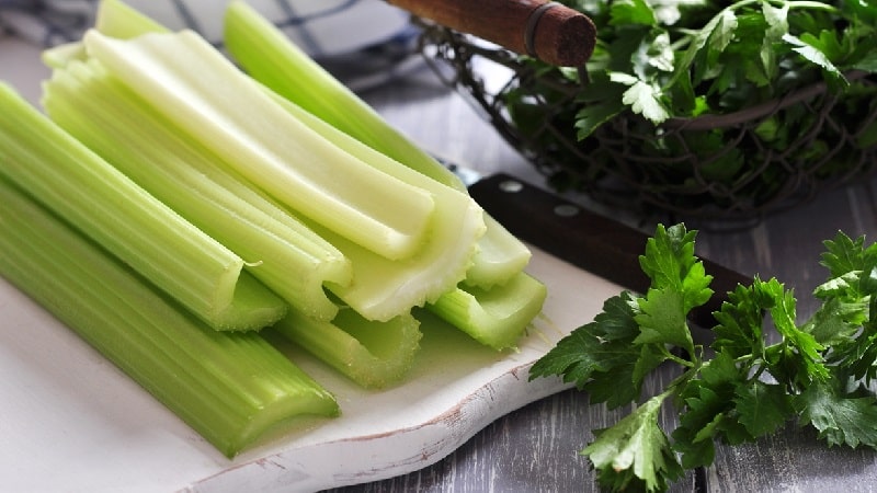 Saderi untuk bayi: cara memasukkannya dengan betul ke dalam makanan pelengkap