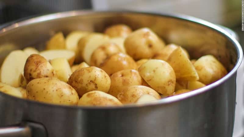 Patatas hervidas para adelgazar: ¿se pueden comer estando a dieta?