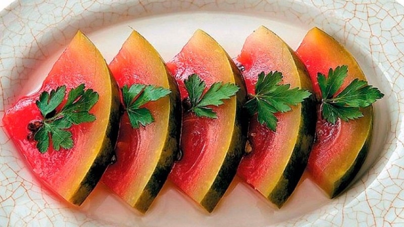 Simple and tasty ways to seal watermelon in jars for the winter