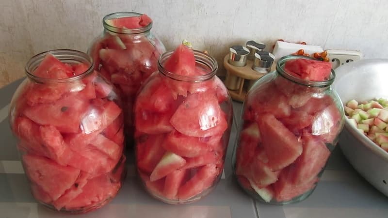 Simple and tasty ways to seal watermelon in jars for the winter