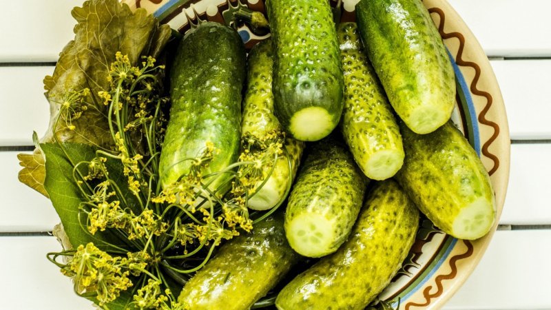 Hur man enkelt och enkelt förbereder pickles för vintern utan vinäger