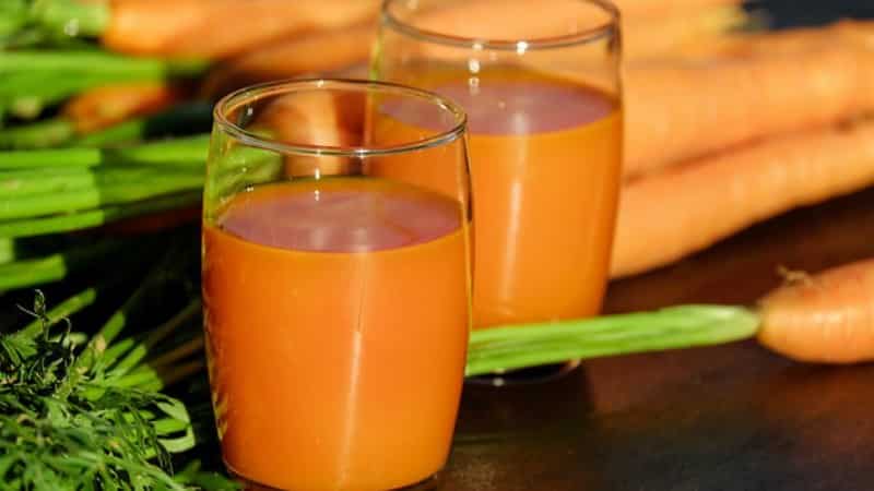 How to prepare delicious and healthy carrot juice for the winter at home