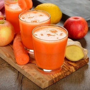 How to make juice from apples and carrots from a juicer for the winter