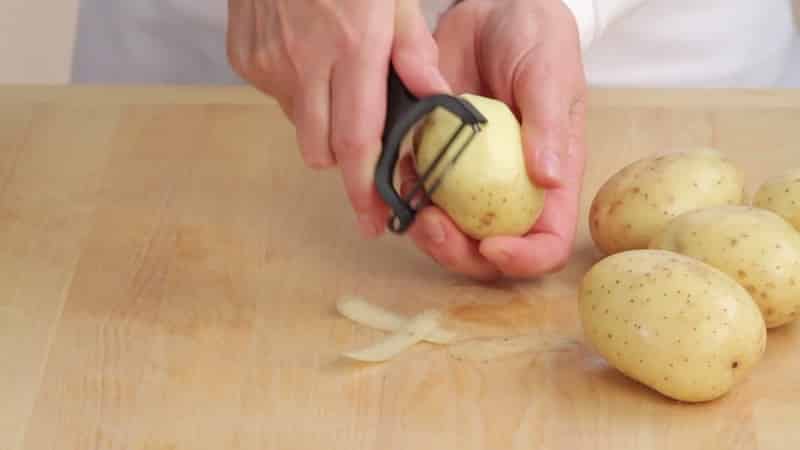 Voor welke planten kunnen aardappelschillen als meststof worden gebruikt?