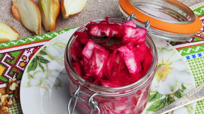 The best recipes for pickled cabbage with horseradish from experienced housewives