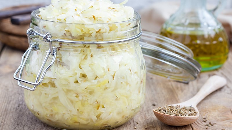 Gründe, warum Sauerkraut dunkel wird und was man dagegen tun kann