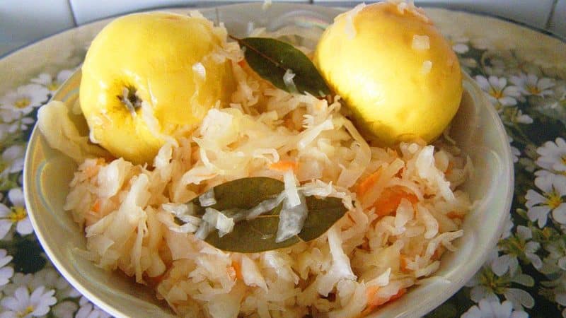 Leckere Rezepte für Sauerkraut mit Äpfeln für den Winter