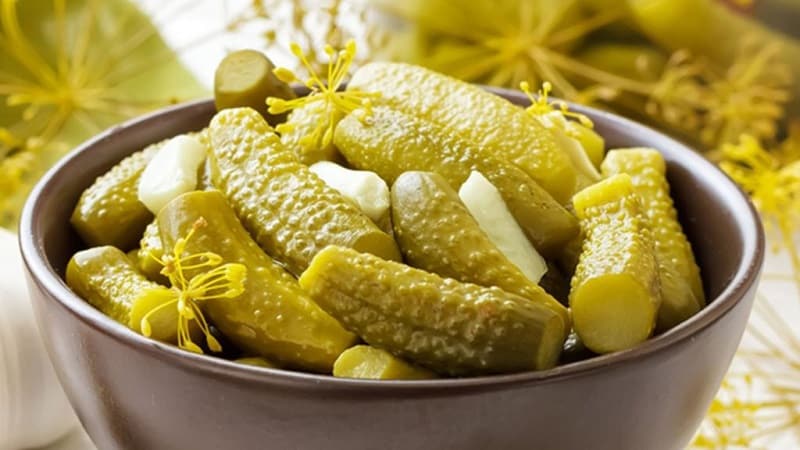 Delicious recipe for the winter: crispy pickled gherkins just like in the store in a 1 liter jar